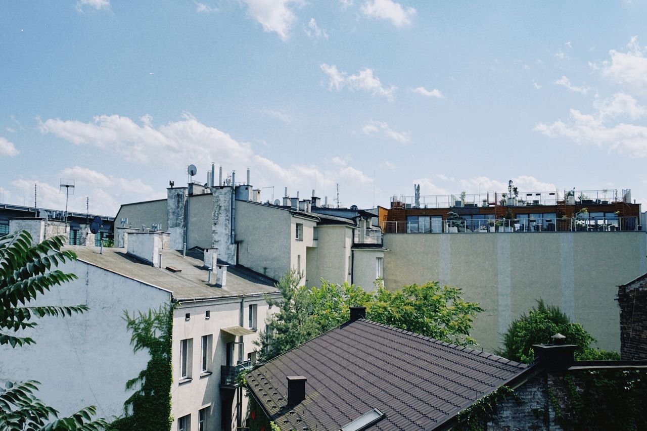 The Art of Drawing Readers In: Your attractive post title goes here A picturesque view of Kraków's residential rooftops on a bright and sunny day.