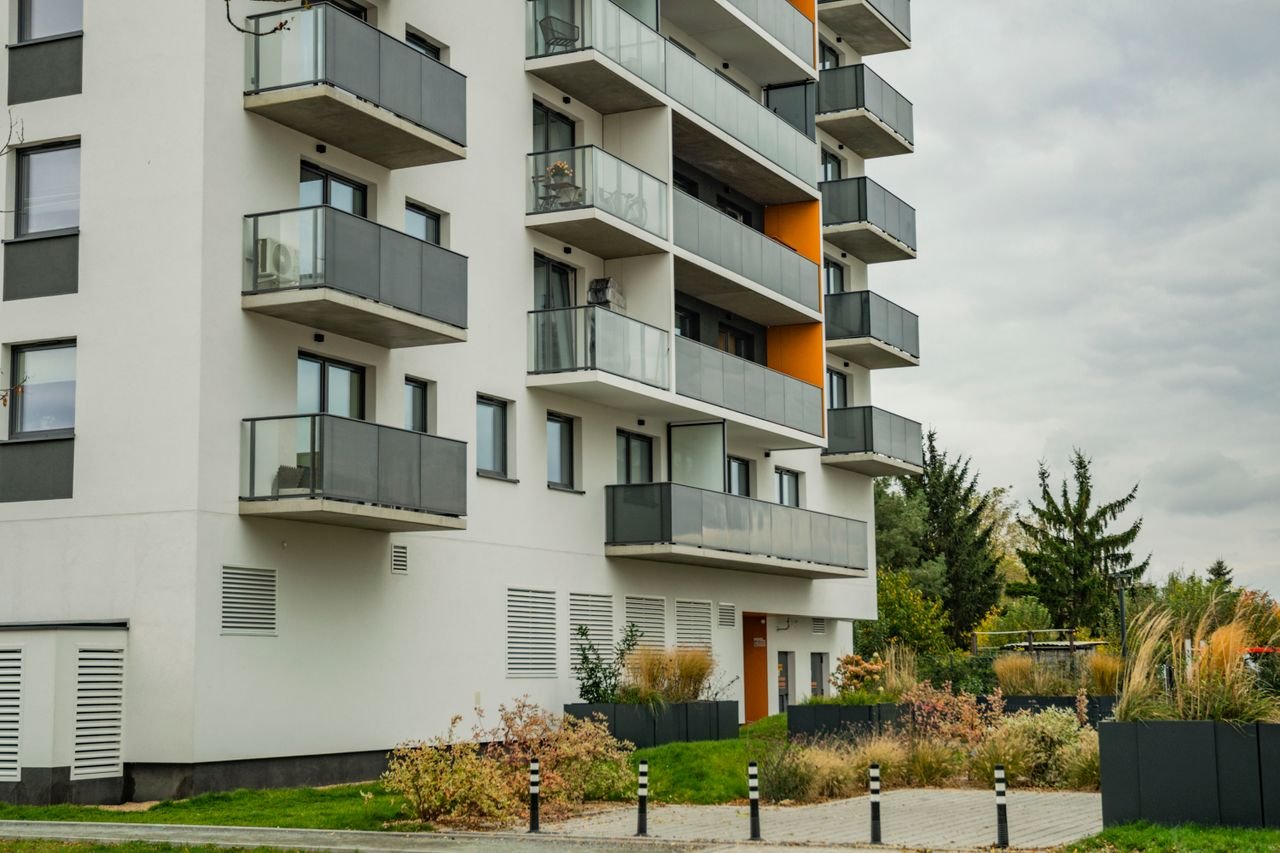 Crafting Captivating Headlines: Your awesome post title goes here Contemporary apartment complex featuring glass balconies and landscaped surroundings.